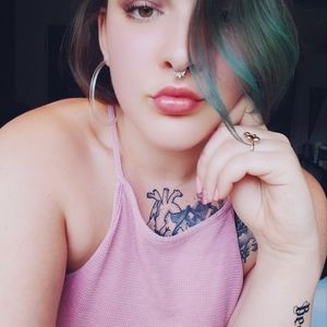 Meet your Posher, Emilia